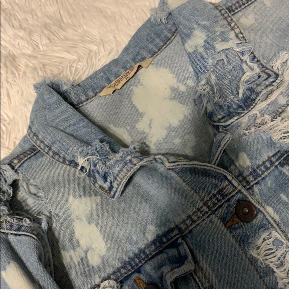 Distressed Jean Jacket Size L/XL - Picture 5 of 7